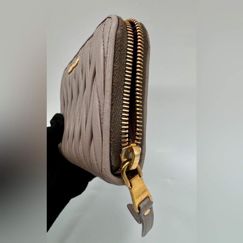 Miu Miu Taupe Quilted Leather Wallet | Professional Refurbished - Picture 6 of 12